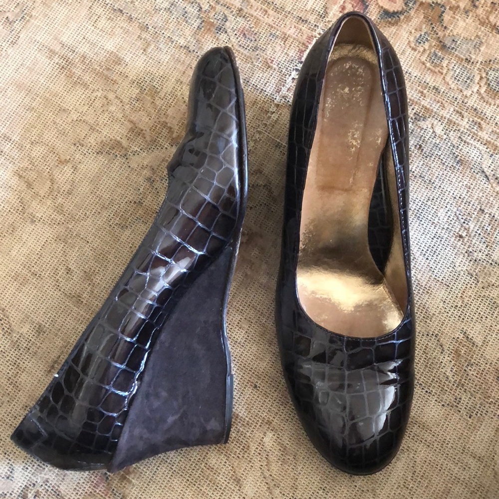 🕶️Taryn Rose brown leather croc embossed suede heel wedge pumps 11 - Picture 2 of 9